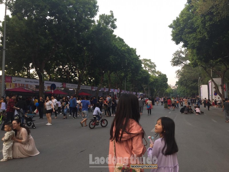 le hoi van hoa am thuc viet nam han quoc thu hut hang ngan nguoi dan den pho di bo ho guom