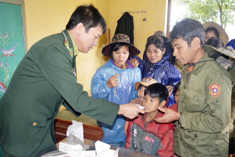 hue tang qua cay giong cho nguoi dan nuoc ban lao