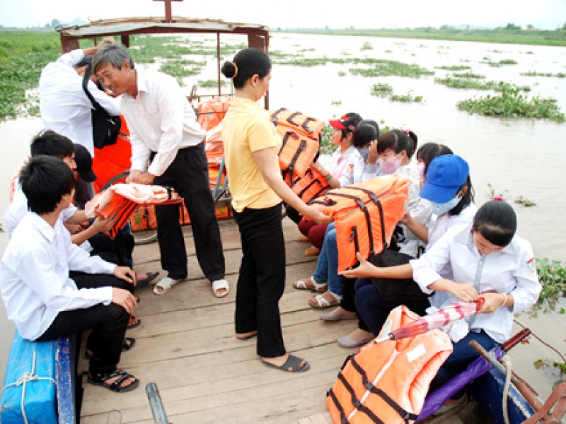 tang cuong an toan giao thong duong thuy noi dia