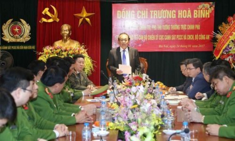 pho thu tuong truong hoa binh kiem tra cong tac ung truc tai cac don vi cong an