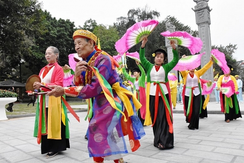 tung bung ngay khai hoi go dong da