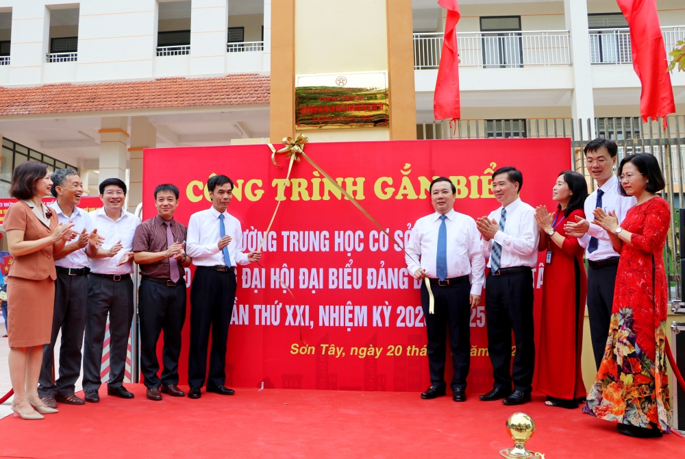 Sơn Tây gắn biển Công trình chào mừng Đại hội Đảng bộ lần thứ XXI