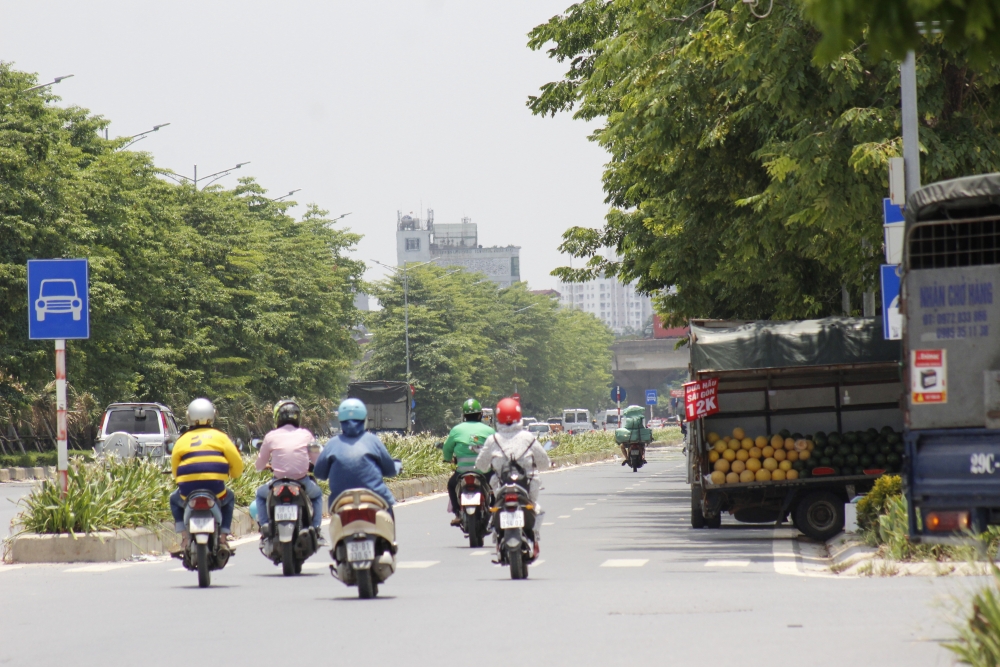 Một tuyến đường nhếch nhác, ngổn ngang