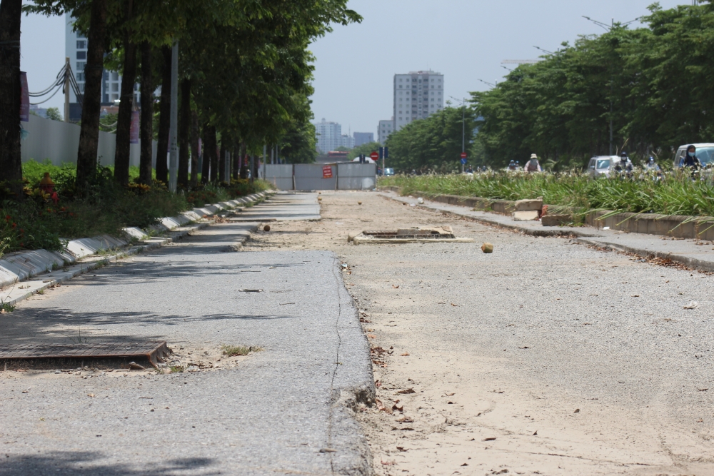 Một tuyến đường nhếch nhác, ngổn ngang