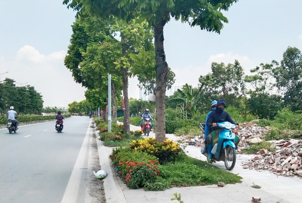 Một tuyến đường nhếch nhác, ngổn ngang