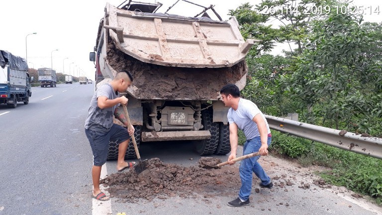 Xử nghiêm phương tiện làm rơi vãi vật liệu, phế thải