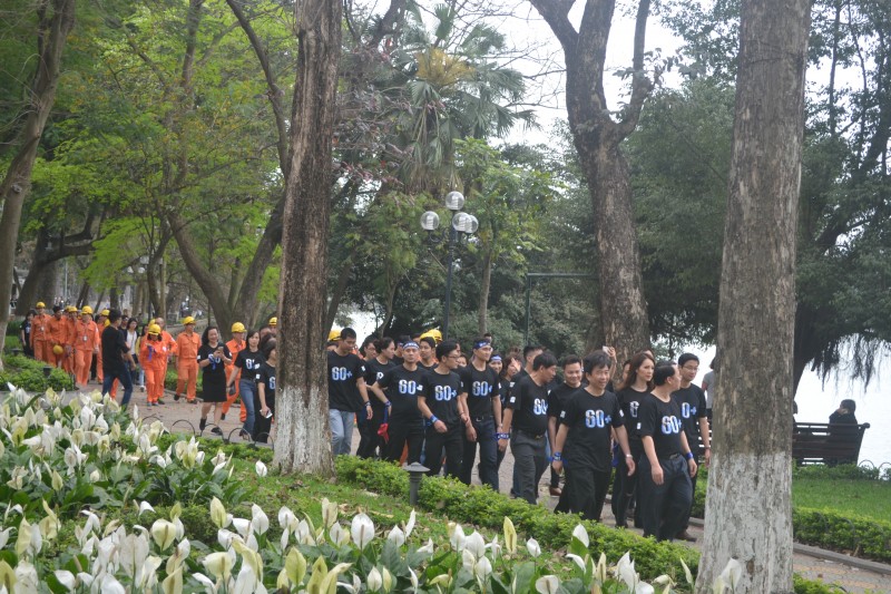 hon 300 cnvc ld evn ha noi di bo huong ung gio trai dat nam 2017