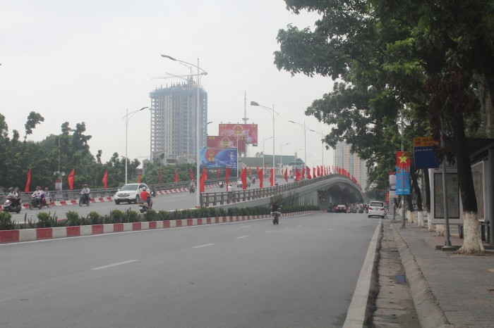 Hà Nội rực rỡ cờ hoa