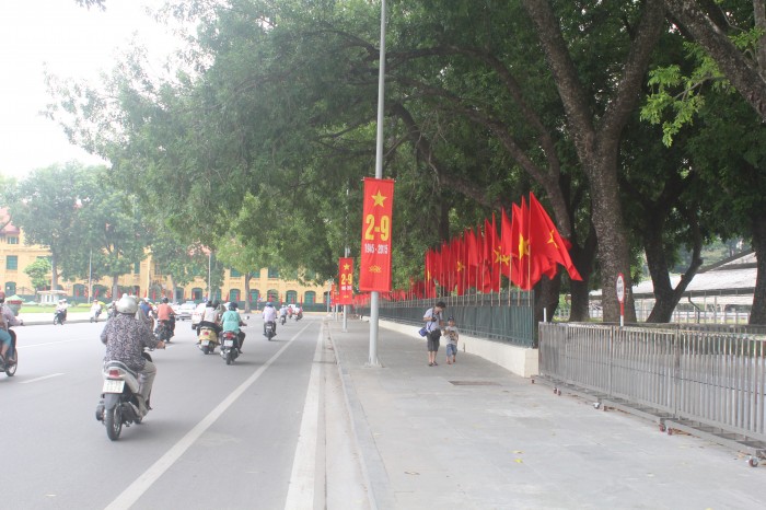 Hà Nội rực rỡ cờ hoa