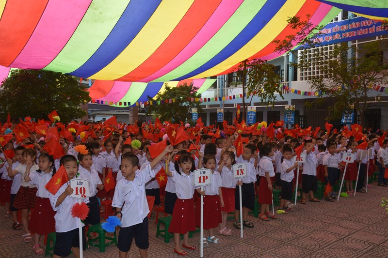 le khai giang ngan gon va vui ve tai truong tieu hoc dong ngac b