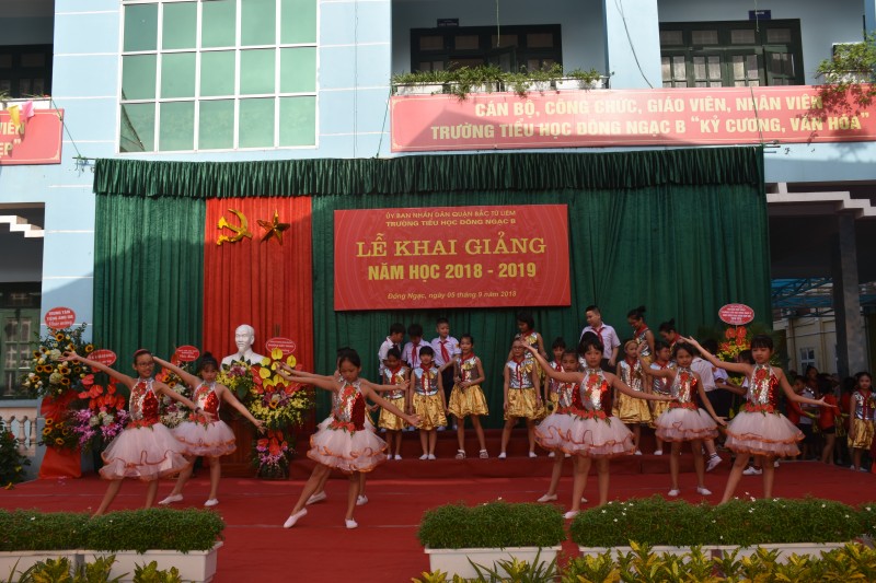 le khai giang ngan gon va vui ve tai truong tieu hoc dong ngac b