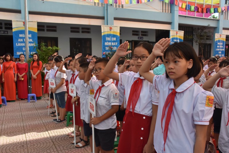 le khai giang ngan gon va vui ve tai truong tieu hoc dong ngac b