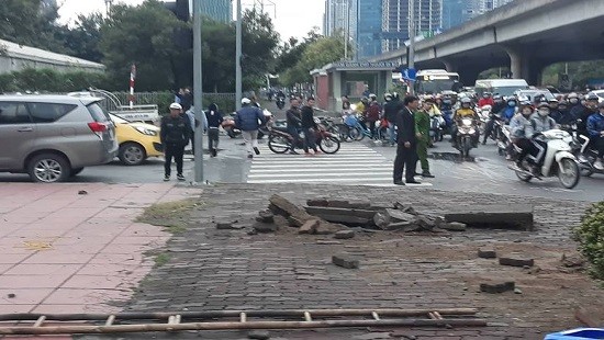 evn ha noi len tieng ve vu no bot dien tren duong pham hung