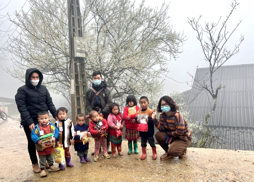 Trong khó khăn càng lan tỏa tình người