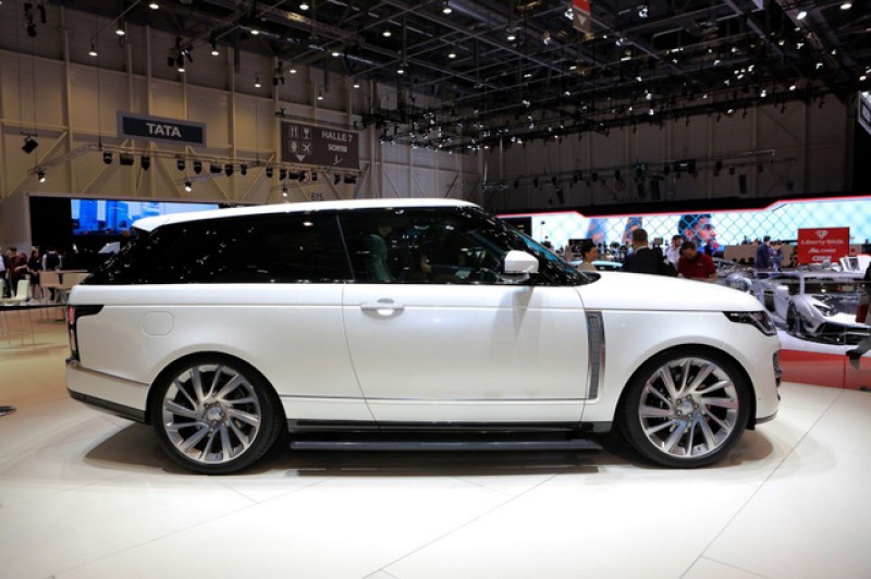 SUV hạng sang 2 cửa Range Rover SV Coupe có khả năng lội nước sâu tới gần 1m