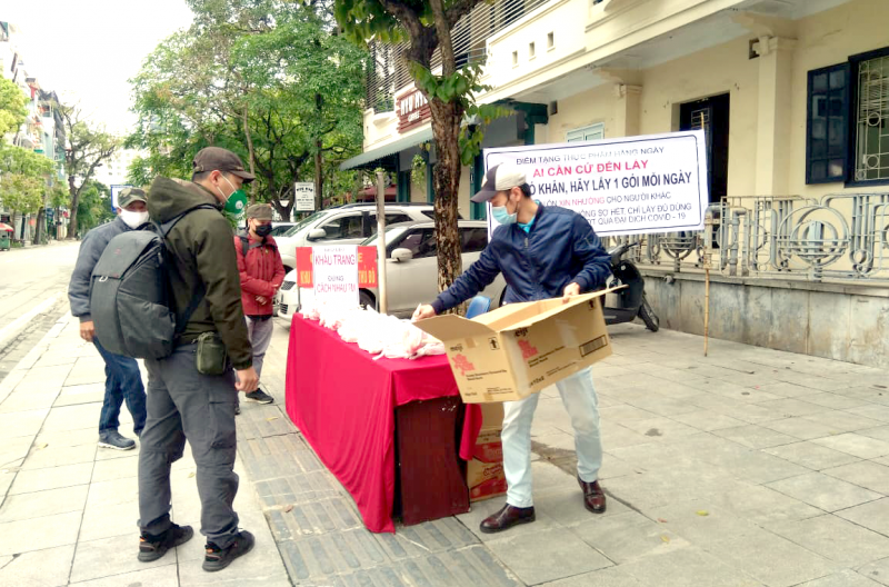 Người Hà Nội tương thân, tương ái trong mùa dịch