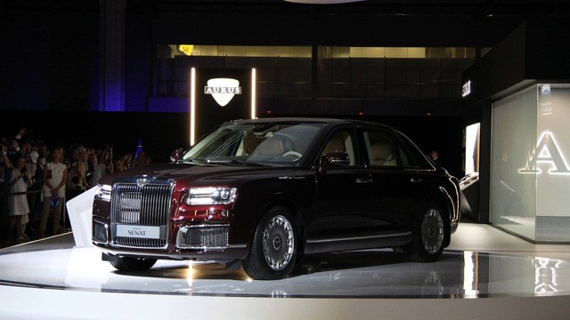 aurus senat sedan hang sang cua nga trong nhu rolls royce