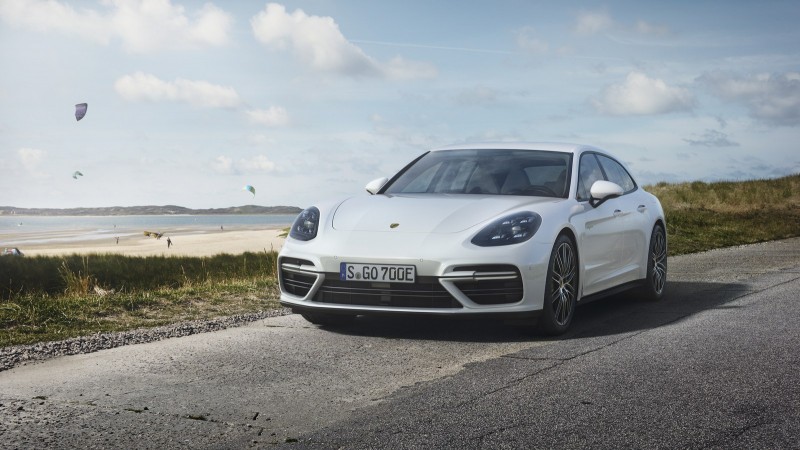 Ra mắt Porsche Panamera Turbo S E-Hybrid Sport Turismo với sức mạnh 680 mã lực