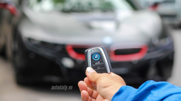 Ngây ngất trước vẻ đẹp của BMW i8 đen mờ tại Hà Nội