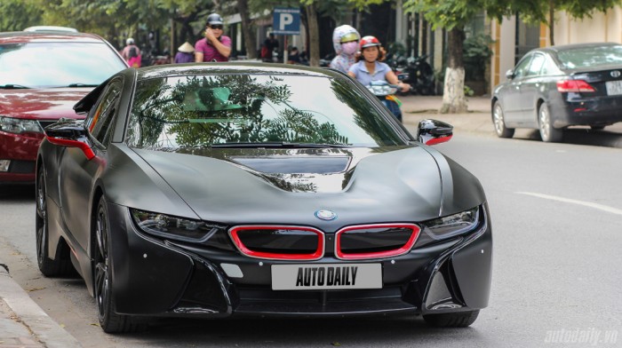 Ngây ngất trước vẻ đẹp của BMW i8 đen mờ tại Hà Nội