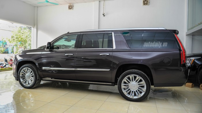 Soi kỹ “khủng long Mỹ” Cadillac Escalade Platinum 2015 tại Hà Nội