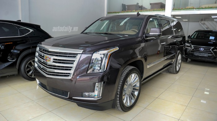 Soi kỹ “khủng long Mỹ” Cadillac Escalade Platinum 2015 tại Hà Nội