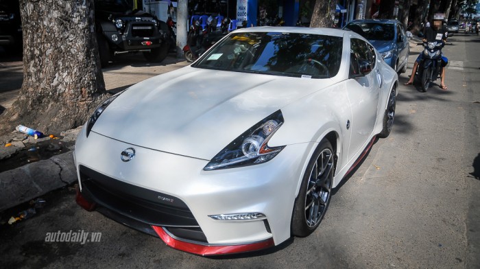 Bắt gặp “hàng hiếm” Nissan 370Z Nismo trên phố Sài Gòn