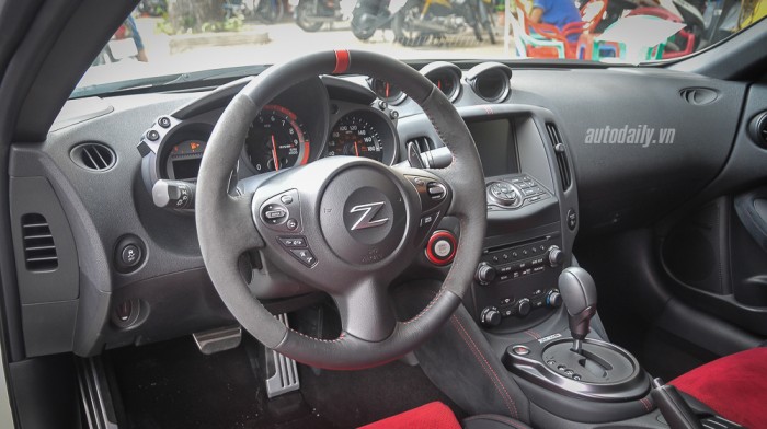 Bắt gặp “hàng hiếm” Nissan 370Z Nismo trên phố Sài Gòn