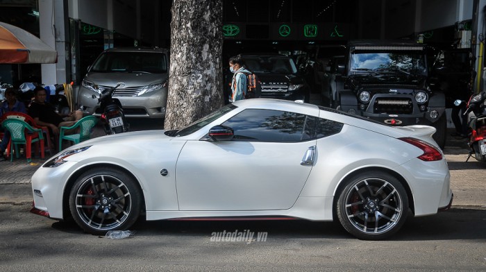 Bắt gặp “hàng hiếm” Nissan 370Z Nismo trên phố Sài Gòn