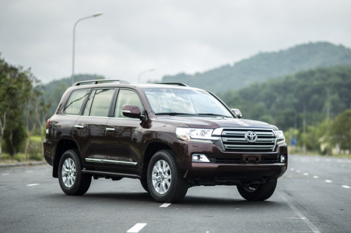 Toyota Land Cruiser 2015 giá 2,825 tỷ