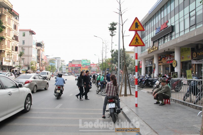 thieu cho giu xe nguoi dan loay hoay khi di lam thu tuc hanh chinh