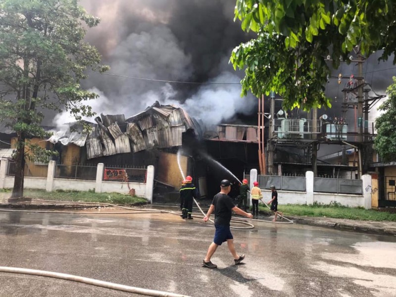 ha noi chay lon tai mot nha xuong tai khu cong nghiep sai dong b