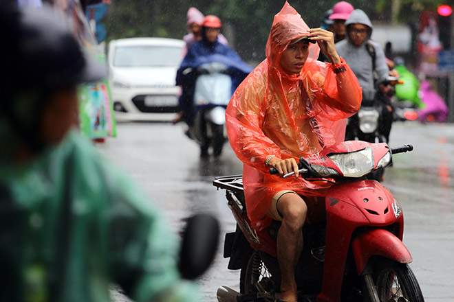 Không khí lạnh tràn về, nhiệt độ giảm sâu ở Bắc Bộ và Trung Bộ