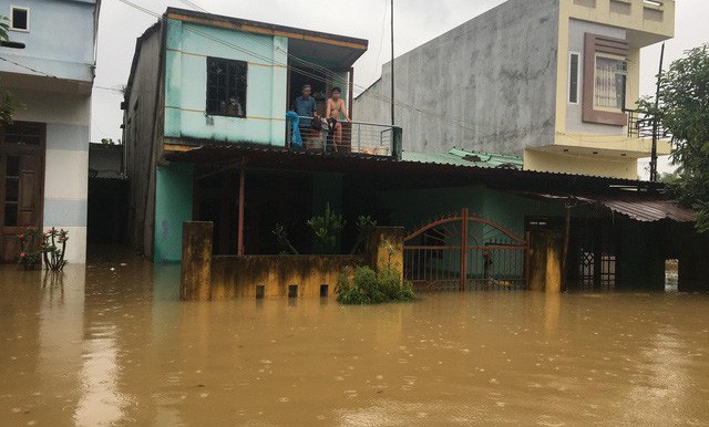 ngay 611 hoc sinh nhieu noi nghi hoc vi mua lu