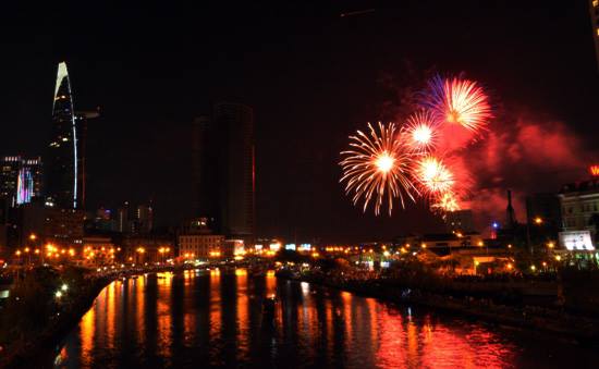 TP.HCM tăng điểm bắn pháo hoa chào Tết Nguyên đán 2017