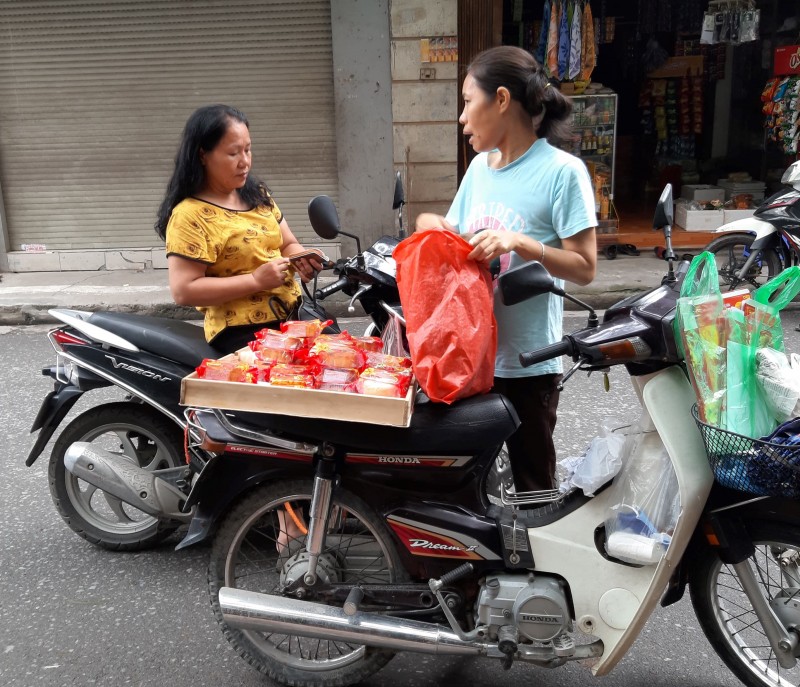 can ram thang tam banh trung gia re ban tran lan