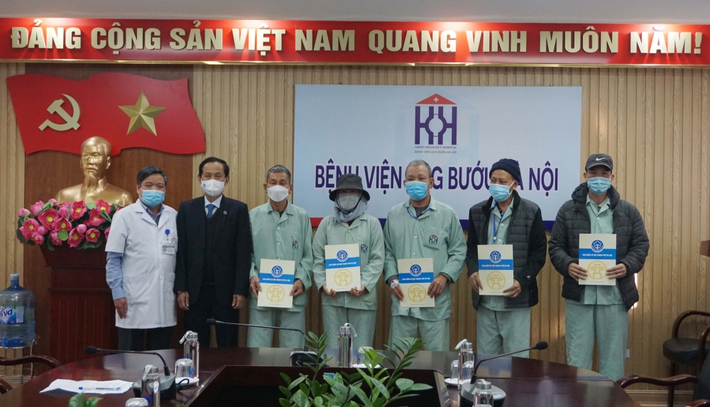 Trao hơn 10.000 thẻ BHYT và trên 3.000 phần quà tới người nghèo dịp Xuân Nhâm Dần