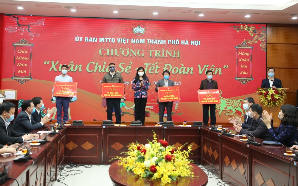 Ấm áp “Xuân chia sẻ - Tết đoàn viên” với các hoàn cảnh khó khăn trên địa bàn Thủ đô