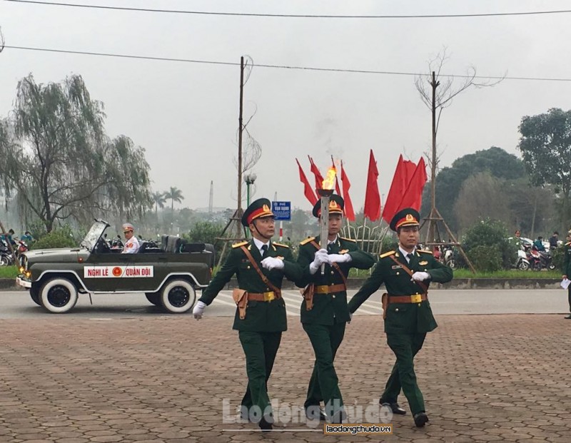 ubnd quan long bien to chuc le giao nhan quan nam 2018