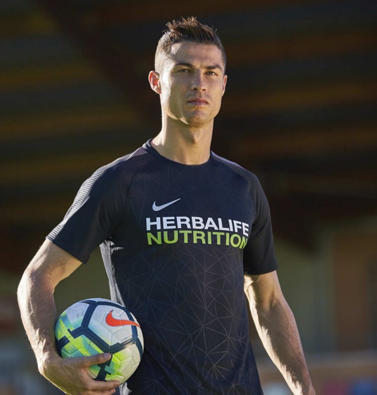 Herbalife sẽ tài trợ cho danh thủ Cristiano Ronaldo đến năm 2021