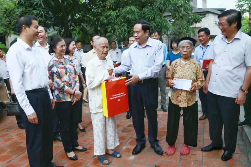 quy den on dap nghia den voi gia dinh chinh sach tinh vinh phuc