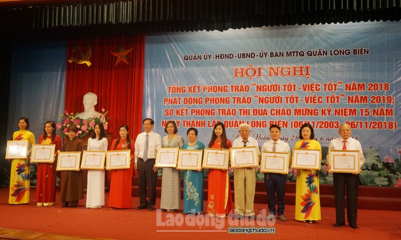 Quận Long Biên tôn vinh 295 gương 'Người tốt việc tốt' năm 2018