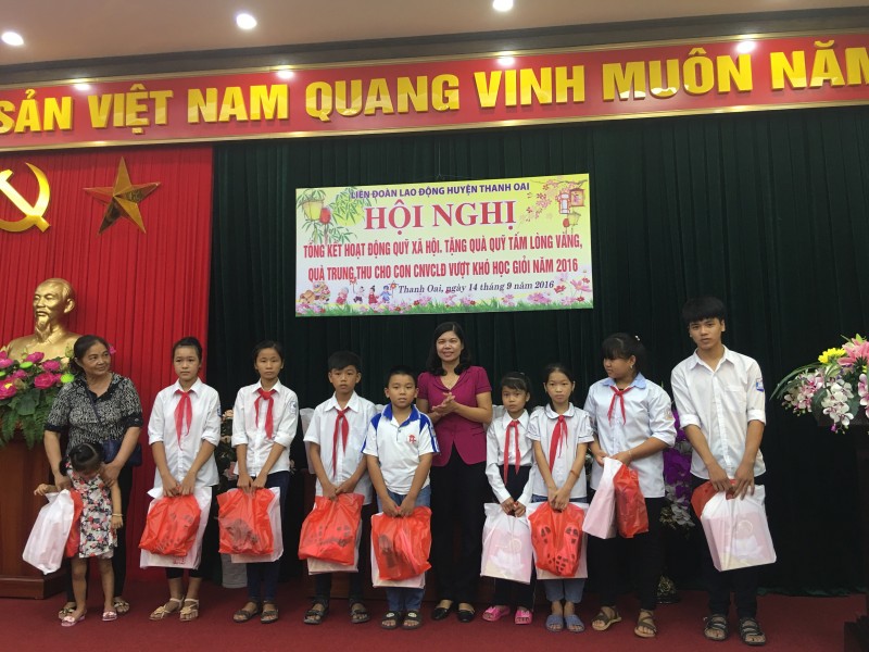 cnvcld thanh oai ung ho quy xa hoi cd gan 100 trieu dong