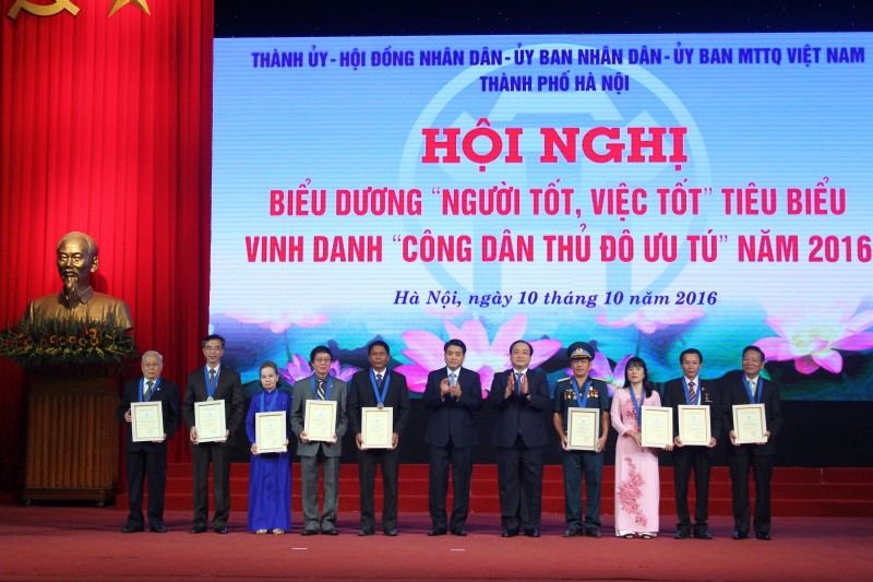 Hà Nội tôn vinh 961 “Người tốt, việc tốt” và 9 "Công dân Thủ đô ưu tú"