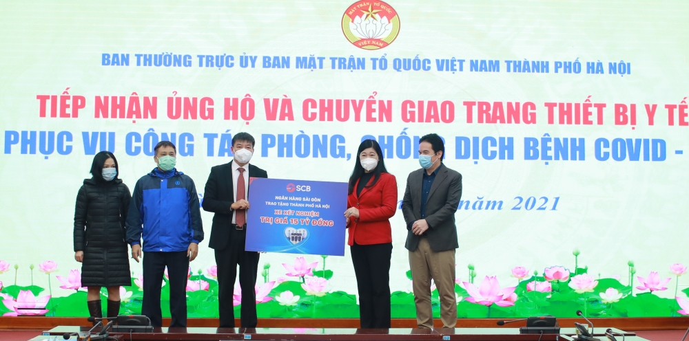 Hà Nội: Chuyển giao xe xét nghiệm lưu động trị giá 15 tỷ đồng phục vụ công tác phòng, chống dịch