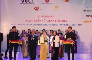 Bà Nguyễn Thị Nga được tôn vinh “Doanh nhân Nữ ASEAN tiêu biểu”