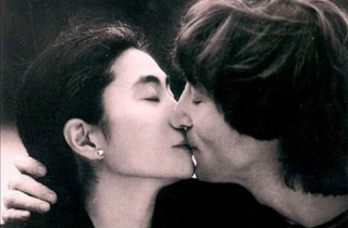 Thư tay của John Lennon đạt mức giá kỷ lục