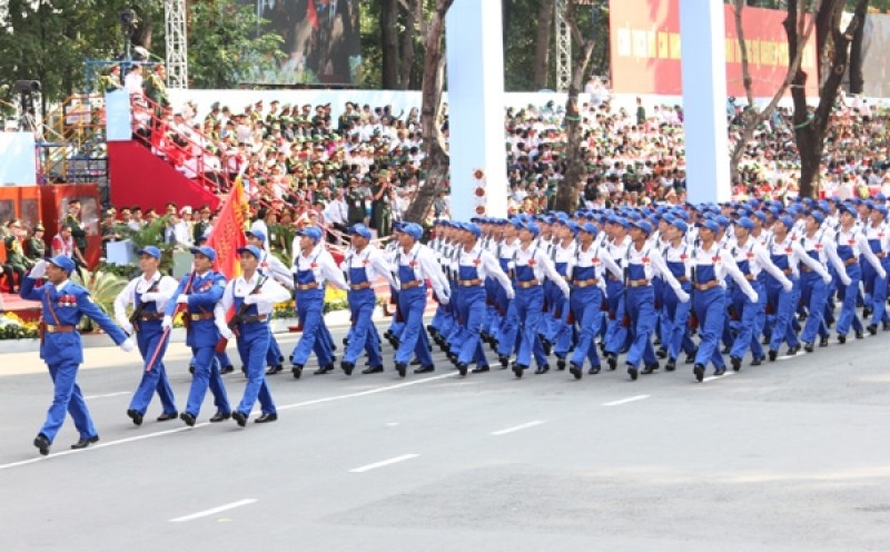 hay the hien tinh than yeu nuoc bang hang say lao dong