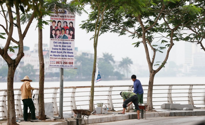 ha noi nhieu tuyen pho tiep tuc dong loat lat da via he