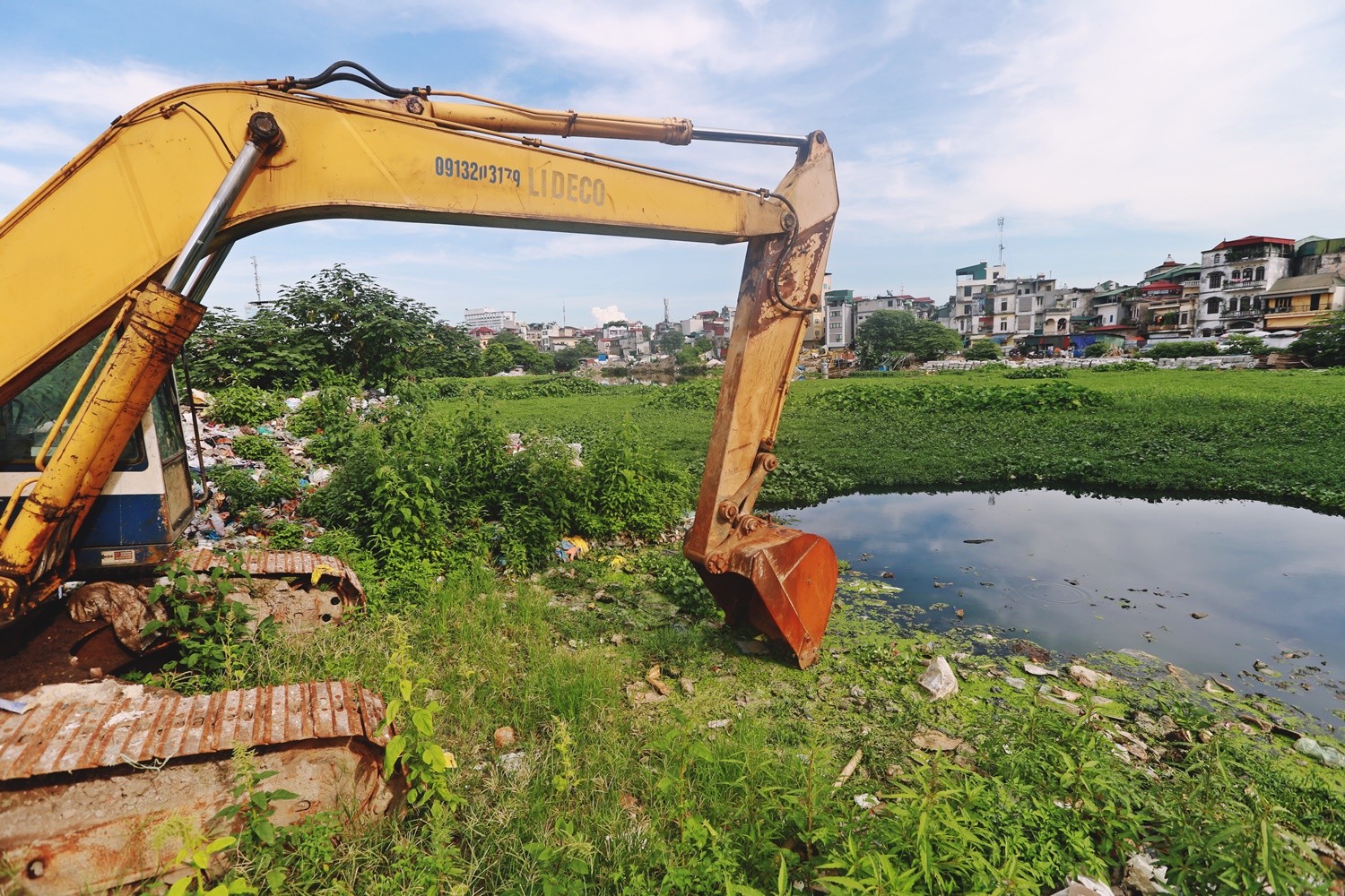 ha noi can canh rac thai bua vay ho linh quang